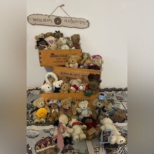 Lot of 37 Boyd’s bears